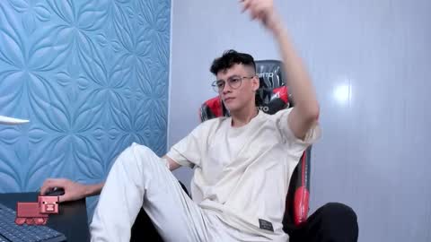 MAX online show from October 19, 2025, 4:35 am