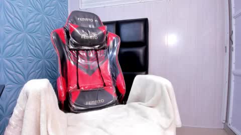 MAX online show from November 1, 2025, 1:35 pm