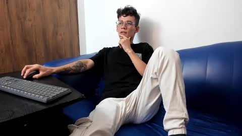 MAX online show from November 4, 2025, 6:18 pm