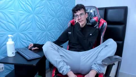 MAX online show from November 11, 2025, 12:49 pm