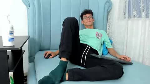 MAX online show from November 27, 2025, 12:29 pm