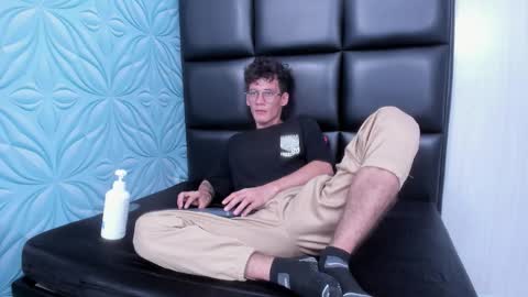 MAX online show from November 29, 2025, 1:47 pm