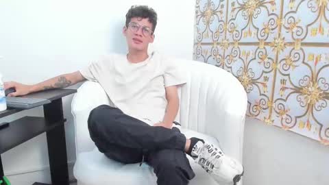 MAX online show from December 3, 2025, 12:14 pm