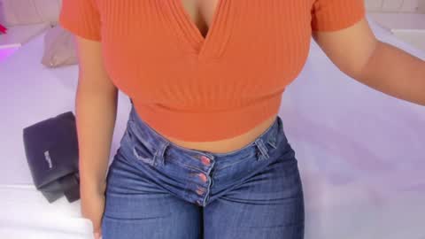 Snapshot of littleoliviia_ chatting on January 28, 2025, 1:05 pm im olivia IG littleolivia01 online show from January 28, 2025, 1:05 pm