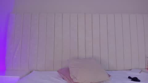 Snapshot of littleoliviia_ chatting on February 3, 2025, 7:21 pm im olivia IG littleolivia01 online show from February 3, 2025, 7:21 pm