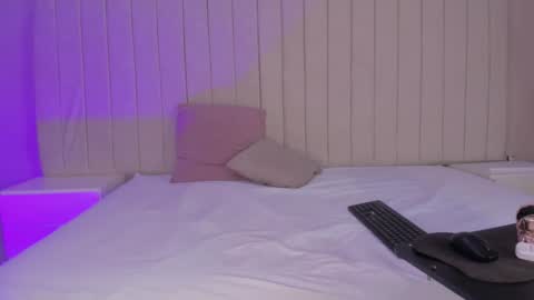 Snapshot of littleoliviia_ chatting on February 4, 2025, 4:08 pm im olivia IG littleolivia01 online show from February 4, 2025, 4:08 pm