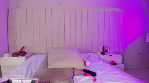 im olivia IG littleolivia01 online show from January 7, 2026, 12:51 pm