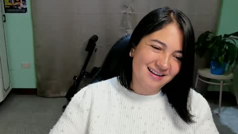 Mia  Wednesday to Sunday 730 am to 1030 am Colombian Hour D online show from October 15, 2025, 6:35 am