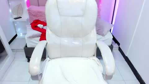  sofii  online show from November 7, 2025, 12:21 am