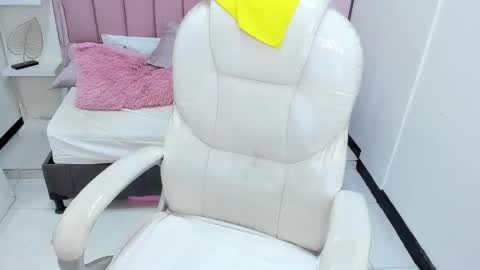  sofii  online show from November 18, 2025, 9:41 pm