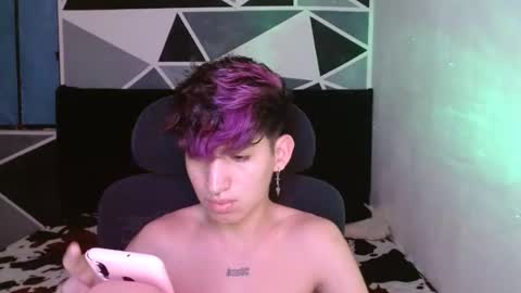 Snapshot of littlextrem chatting on December 18, 2024, 7:04 am Eros online show from December 18, 2024, 7:04 am