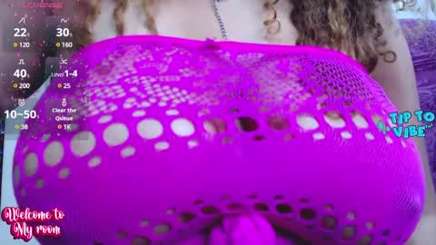 Snapshot of litzy_curly chatting on December 16, 2024, 6:27 pm Litzy online show from December 16, 2024, 6:27 pm