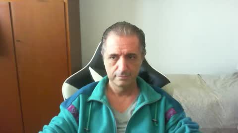 liuk53 online show from May 1, 2026, 12:54 pm