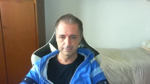 liuk53 online show from May 5, 2026, 12:24 pm