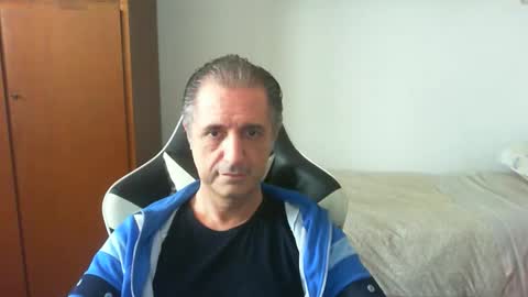 liuk53 online show from May 6, 2026, 1:05 pm
