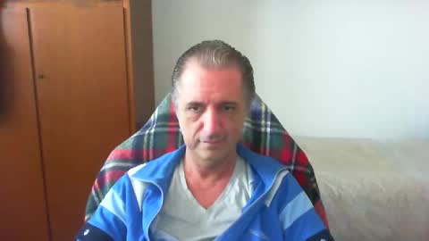 liuk53 online show from May 13, 2026, 12:13 pm