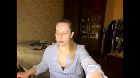 Snapshot of livandria chatting on April 14, 2026, 9:54 pm Livandria online show from April 14, 2026, 9:54 pm