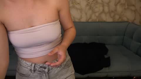 liviashy online show from April 18, 2026, 7:58 pm