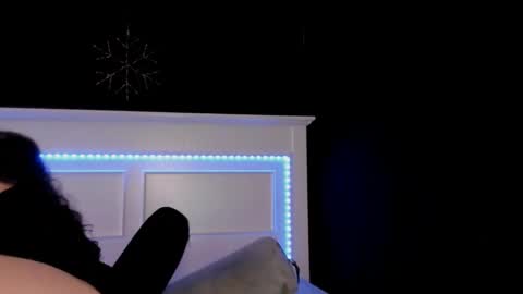 Liv online show from November 22, 2025, 11:15 pm