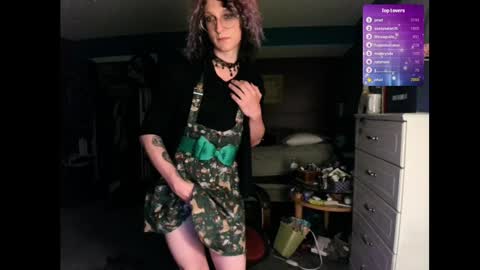 Snapshot of livolioyo chatting on January 1, 2025, 3:45 am Livolio online show from January 1, 2025, 3:45 am