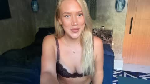 Snapshot of livslifee chatting on April 11, 2026, 7:45 am olivia online show from April 11, 2026, 7:45 am