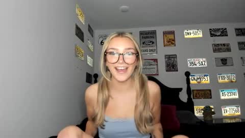 Livvy online show from November 12, 2025, 2:56 am