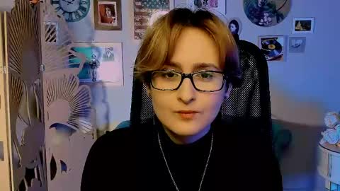 LixeLuna online show from May 8, 2026, 7:25 am