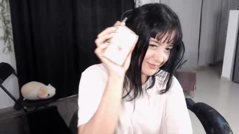 Elizabeth online show from February 3, 2026, 2:21 am