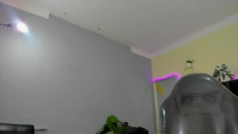 LIZ online show from January 6, 2025, 11:31 pm