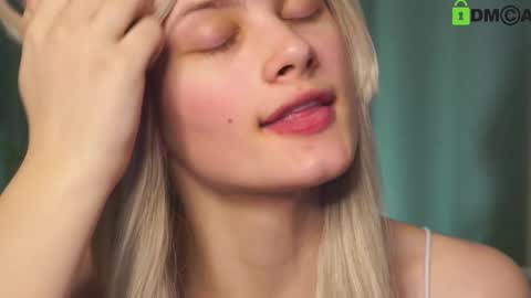 Snapshot of lizbethcoll chatting on February 12, 2025, 10:26 pm Sunnheart online show from February 12, 2025, 10:26 pm