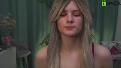 Snapshot of lizbethcoll chatting on February 25, 2025, 11:33 pm Sunnheart online show from February 25, 2025, 11:33 pm