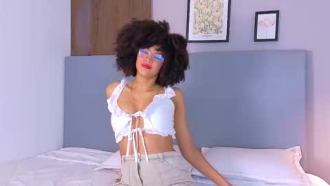 lizlilux online show from October 10, 2025, 11:20 am