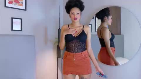 lizlilux online show from October 16, 2025, 11:22 am