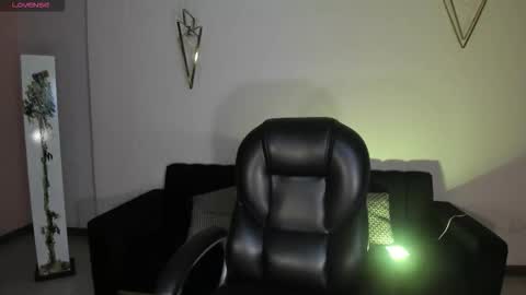 Lizz online show from November 25, 2025, 3:28 am