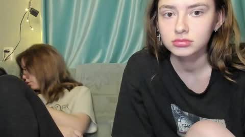 lizzi_muur online show from December 27, 2024, 7:57 pm