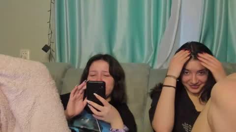 lizzi_muur online show from January 24, 2025, 1:47 pm