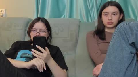 lizzi_muur online show from February 2, 2025, 4:32 pm