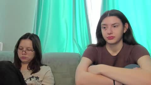 lizzi_muur online show from February 4, 2025, 10:10 am