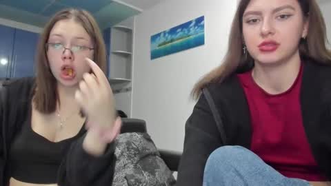 lizzi_muur online show from February 15, 2025, 4:56 pm