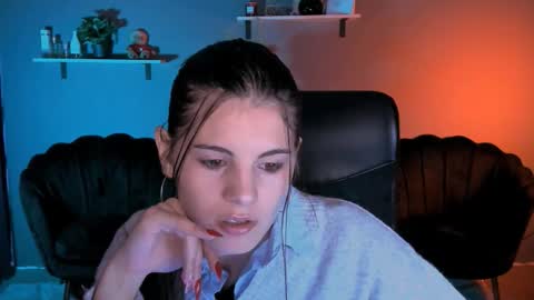 lizzie_boom online show from October 19, 2025, 9:32 am