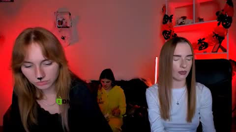 lizzie_boom online show from October 21, 2025, 7:25 pm