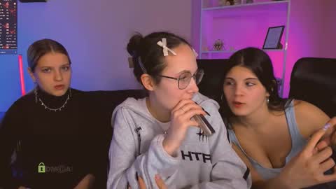 lizzie_boom online show from November 25, 2025, 8:42 pm