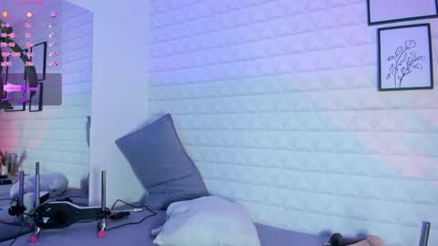  Lizzie  online show from April 20, 2026, 11:57 am