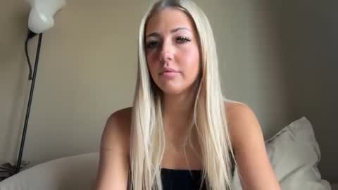 lizzy2bizzy online show from June 18, 2026, 8:13 pm