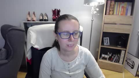 Snapshot of lizzy_sparkle chatting on November 5, 2025, 5:51 am Lizzy online show from November 5, 2025, 5:51 am