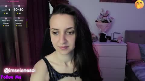 Lizzy Palmer online show from April 7, 2026, 2:56 am