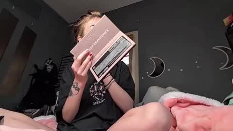 lizzybunny online show from December 13, 2024, 2:05 pm