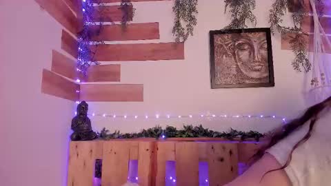 Llanna online show from March 12, 2026, 5:41 pm