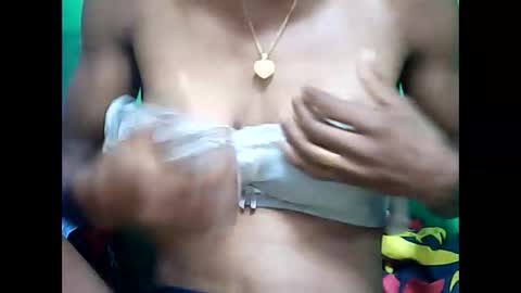 Snapshot of llouisse chatting on April 15, 2026, 1:45 am llouisse online show from April 15, 2026, 1:45 am