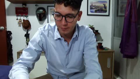 Lobo online show from December 18, 2024, 2:42 am